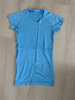 Lulu Lemon Short Sleeve Active Top